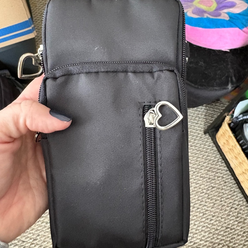 Elegant Black Bag with Heart Zipper - Picture 3 of 4